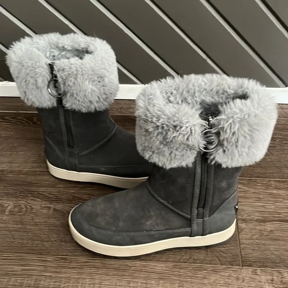 Kookaburra Boots by UGG - Picture 3 of 6